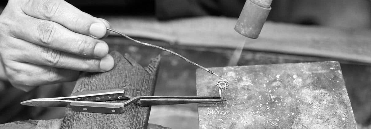 /images/services/industry-3278028_1280-1-1210x423-1.jpg